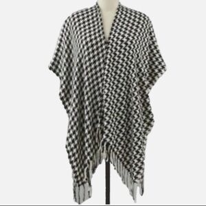 LOFT Black and White Houndstooth Knit Poncho